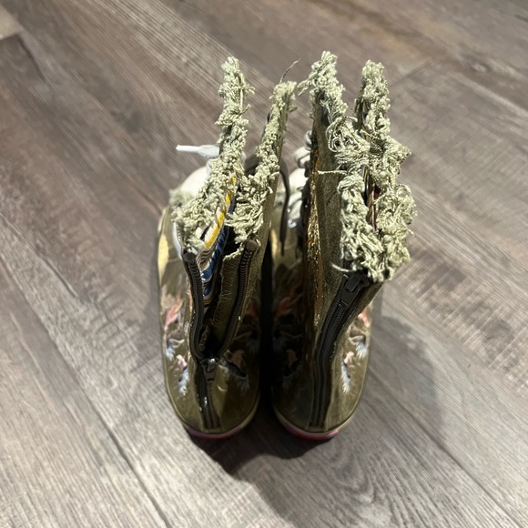 💯 % Ultra high sneakers, same or next day shipping NWOT - Picture 2 of 4